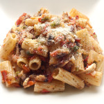 Macarrones con champiñones y pimientos