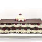 Milhojas de chocolate con frutos rojos