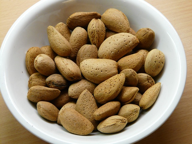 almonds-49603_640