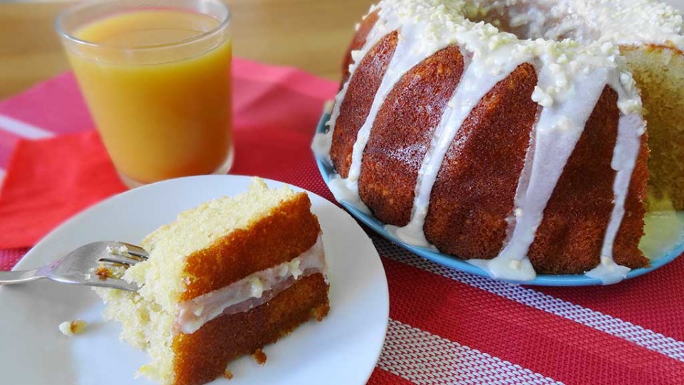 Bundt cake de naranja con almendras