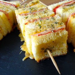 Brochetas de pan bimbo