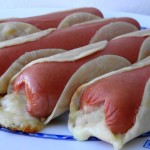 Salchichas rellenas de queso
