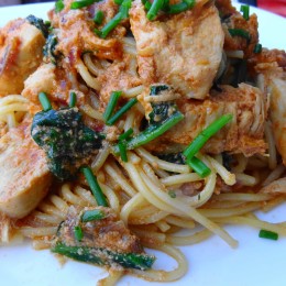 Espaguetis con Pollo y Espinacas