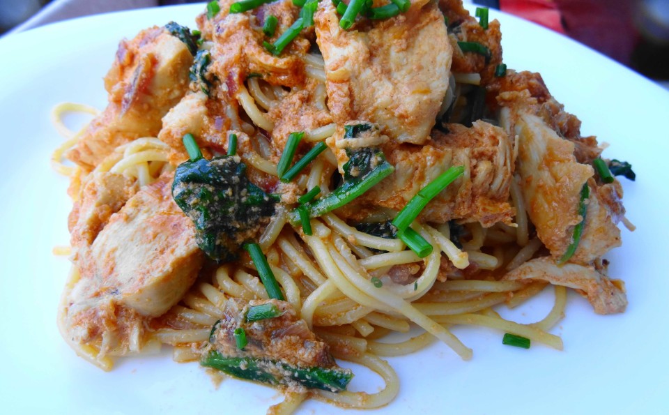 Espaguetis con Pollo y Espinacas